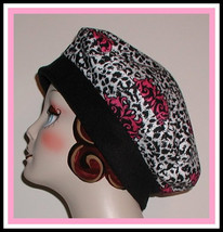 Reversible Beret Snow Leopard Hat Black Fleur de lis Hot Pink White - £23.14 GBP