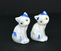 Vintage Blue And White Cats Salt and Pepper Shakers Japan - $12.95