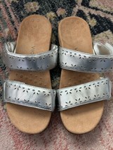 Vionic Randi Sandals Silver Leather Slip On Orthopedic Comfort Size 9 - £39.56 GBP
