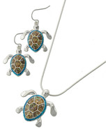 Sea turtle glitter pendant earring set - $301.58 MXN