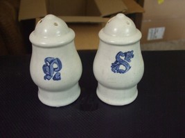 Vintage Pfaltzgraff Yorktowne Salt and Pepper Shakers USA Made with Stoppers - £13.88 GBP