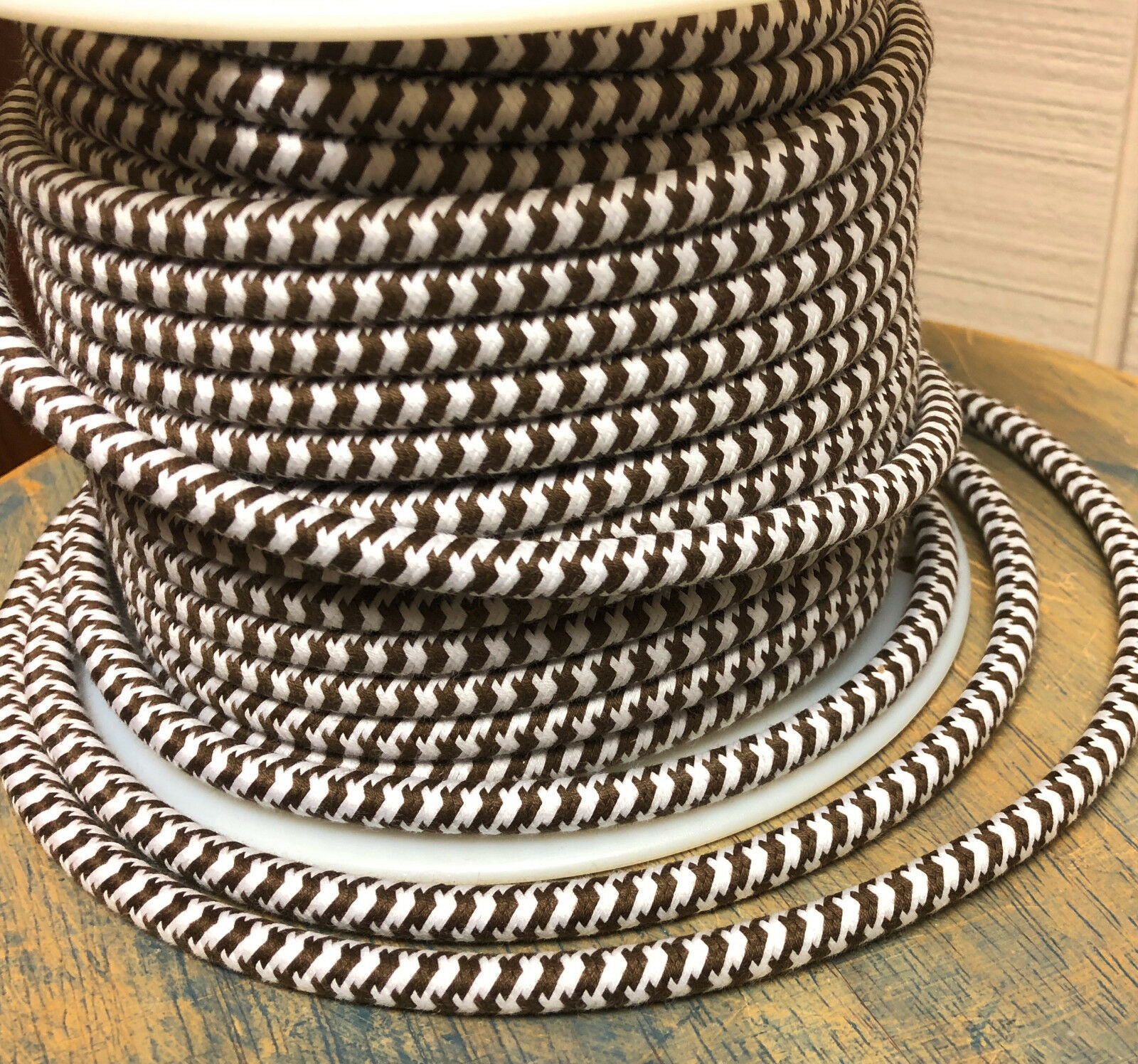 Brown &amp; White Houndstooth Cloth Covered 3-Wire Round Cord, Vintage Lamp ... - $1.69