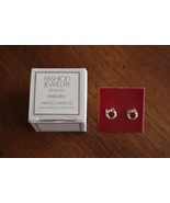Avon Vintage Christmas Wreath Pierced Earrings 1982 Gold Tone Mini Tiny ... - $201.89 MXN
