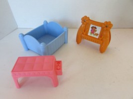 Mattel G8362 Dora Explorer Nursery playset Furniture 2004 3 pc - £7.36 GBP