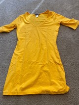Women&#39;s XS Venus Basic Short Sleeve Solid yellow V-Neck T-Shirt top dress - £6.00 GBP