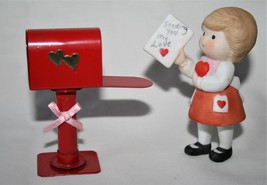 Enesco Country Cousins 1986 Polly Mailing Valentines Card Figurine - £19.98 GBP