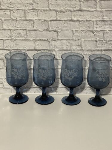 Primary image for Pfaltzgraff Set of 4 Yorktowne 5 3/4" Blue Goblets Wine Glasses 8 oz