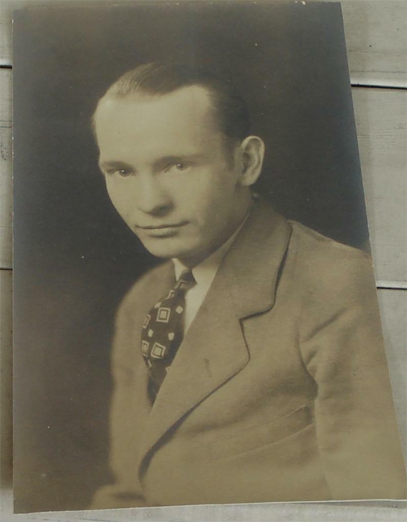 Vintage Black and White Photo 7.75x4.75,  GOOD COND - $1.97