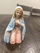 Vintage Homco Virgin Mary Kneeling Nativity Porcelain Figurine 5599 - $17.81
