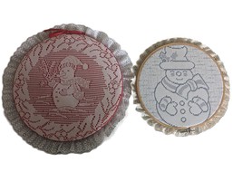 Set of 2 hoop Vintage 1980s Wall Decor Vintage Lace Panel Snowman Embroi... - $279.04 MXN