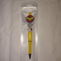 Wonder Woman Bead Pen Yellow - $93.33 MXN