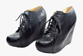 Women Size 8 (FITS SIZE 7) Black Wedge Bootie Lace-Up Split Toe Goth SODA - $24.99