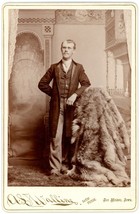 Circa 1880&#39;S Cabinet Card Handsome Dashing Man Long Coat Glasses Des Moines, Ia - £12.60 GBP