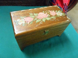 Great Vintage WOOD Trinket Box- Handpainted Floral Design - £9.95 GBP