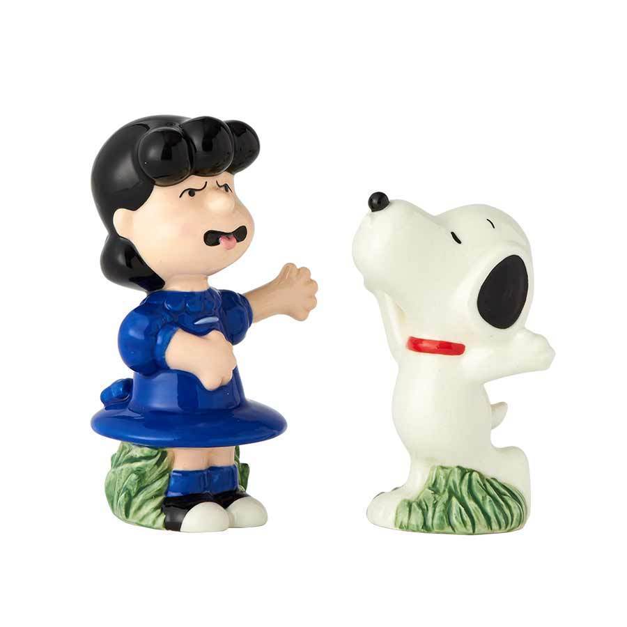Primary image for Peanuts Snoopy Trying To Kiss Lucy Ceramic Salt and Pepper Shaker Set NEW UNUSED
