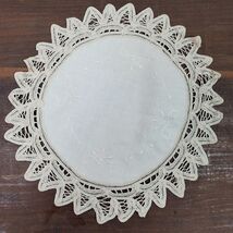Vintage Applique Doily Beige 11 Inch Round - $147.56 MXN Vintage Applique Doily Beige 11 Inch Round - $147.56 MXN