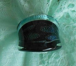 Vintage Art Deco Chunky Black, Blue, Green Feather Like Glass Ring Size 7.5 - £13.97 GBP