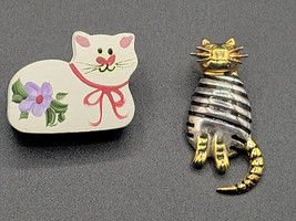 2 Kitty Cat Brooch Pins Handpainted Wood and Gold-Tone Stripped by Best Metal - £11.98 GBP