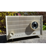 vintage tube radio AM RCA Victor mid century WORKS! - $95.31 CAD