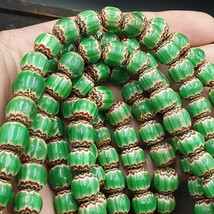 Bellissima collana africana verde rosso chevrons stile veneziano perline... - $794.18 MXN