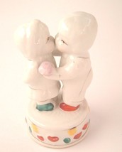 VINTAGE Figurine Wedding Cake TOPPER KiSSing COUPLE CERAMIC CHINA  - $12.84
