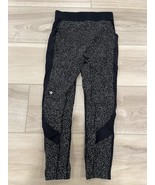Lululemon Box It Out Tight Night View White/Black Women&#39;s 8 Spellout Waist - $562.76 MXN