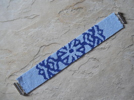 Bracelet: Light &amp; Dark Blue Mandala, Flower, Peyote Stitch, Tube Clasp - £31.27 GBP