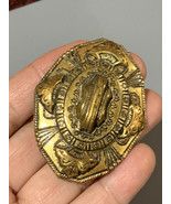VINTAGE LARGE GOLD TONE BRASS ETRUSCAN DECORATIVE DRESS / SCARF CLIP - $37.03 CAD