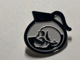 Death by Coffee Coffee Pot Skull Enamel Pin Lapel Hat - €3,58 EUR