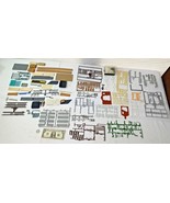 HO Miscellancous patrs and building lot Note only get what in photos - $13.73 CAD