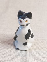 Vintage Black &amp; White, Curly Whiskered Clay Cat Figure - €14,55 EUR