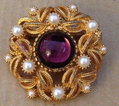 Vintage Mid Century 1950s Amethyst Purple Glass Cabochon Center Faux Pearls Gold - £23.96 GBP