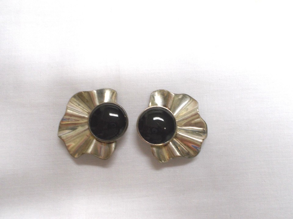 VINTAGE BIG ROUND ONYX CURVY FAN DESIGN SIGNED STERLING SILVER CLIP ON EARRINGS Item image 2