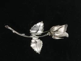 Vintage Silver Tone Metal Long Thorn Stem Rose Brooch Unsigned - $187.21 MXN