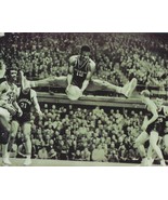 OSCAR ROBERTSON 8X10 PHOTO CINCINNATI BEARCATS BASKETBALL NCAA REBOUNDING - £3.91 GBP