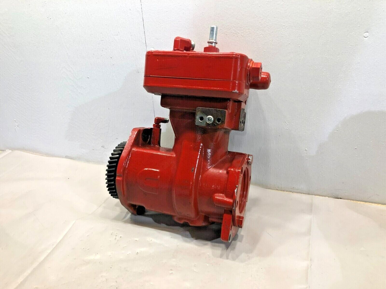 Cummins ISB / QSB / ISF / WABCO Air Brake Compressor 9111539380 / 530109... - $817.78