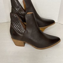 Women&#39;s V cut Ankle boots Pointed Toe Boots Stacked Heels brown size 7.5 - $422.67 MXN