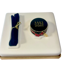 New Estee Lauder Pleasures Saks 5th Ave High Style Hat Box Solid Perfume... - $1,746.84 MXN