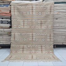 Handmade Zemmouri Berber Rug: Moroccan Kilim Carpet (133cm/200cm) - $552.50