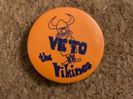 Vintage Veto the Vikings Sports Collectible Pinback Pin 1.75&quot; - £3.84 GBP