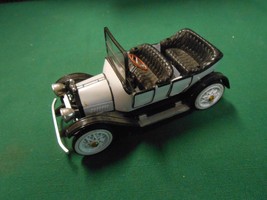 Great Collectible CHEVROLET Model Car 1:32 scale 1915 Five Passenger BAB... - $15.43
