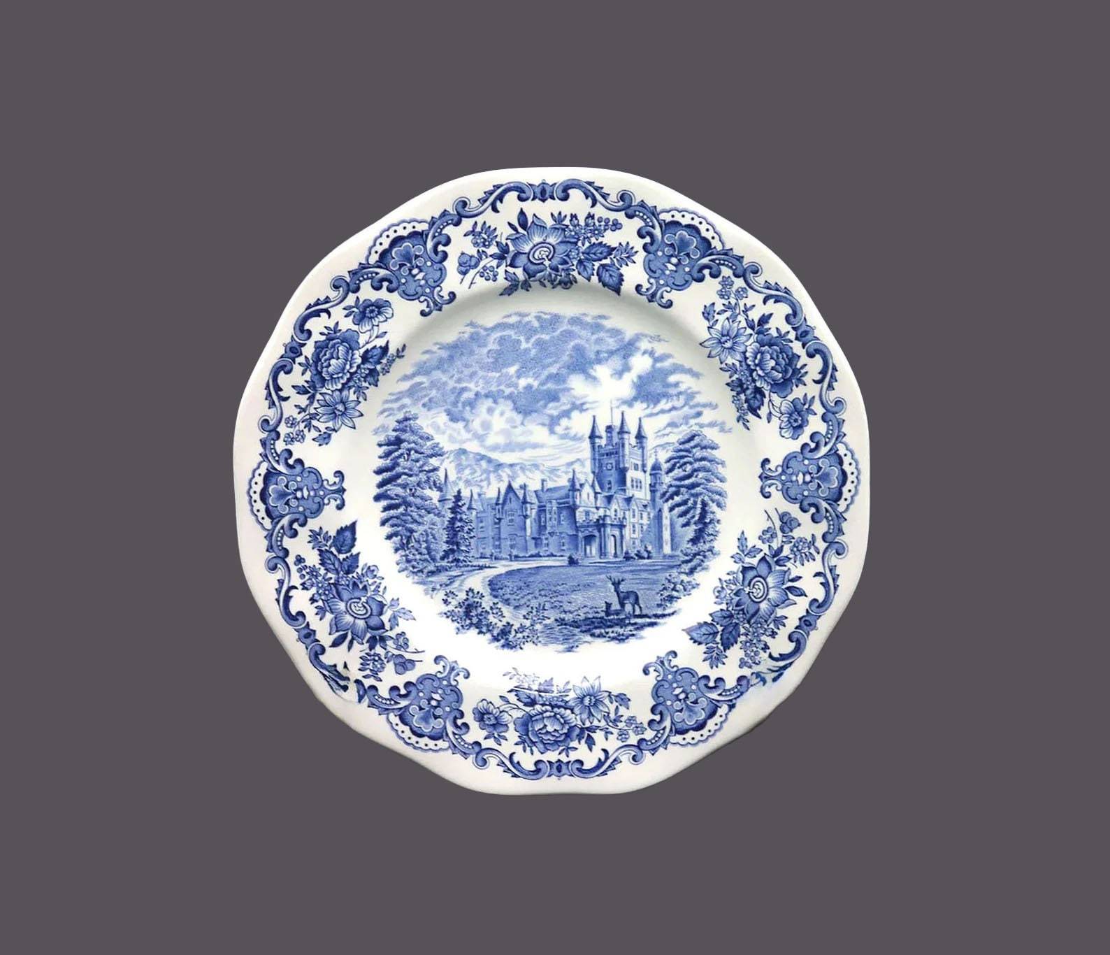 Wedgwood Royal Homes of Britain Blue dinner plate made in England. - $33.72
