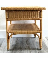 Vintage French Country Wicker End Table Side Table with Bottom Shelf  - €255,88 EUR