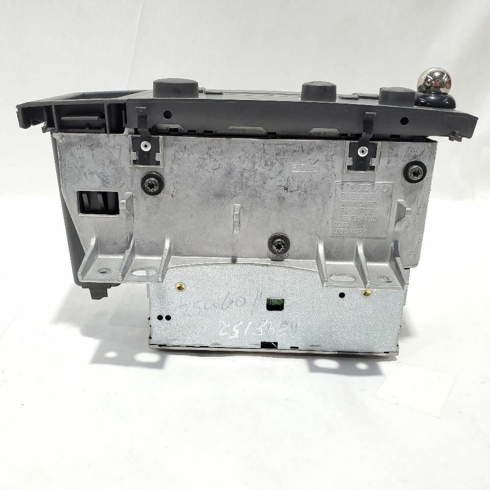 2001 2002 2003 2004 2005 Volvo S60 OEM Radio 865153-1 Minor Scratches On Knobs Item image 10