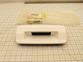 Toyota 76802-0C010-A0 Rear Liftgate Hatch Handle Factory Painted White - $2,930.23 MXN