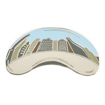 CHICAGO BEAN TRAVEL CITY  LANDMARK LAPEL PIN - £19.65 GBP