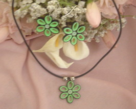 Paper Quill Handcrafted  Green Flower Necklace and Earrings Set  - £18.68 GBP