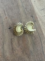 TRIFARI Goldtone Vintage Clipon EARRINGS SIGNED Crescents w Rays - $279.28 MXN