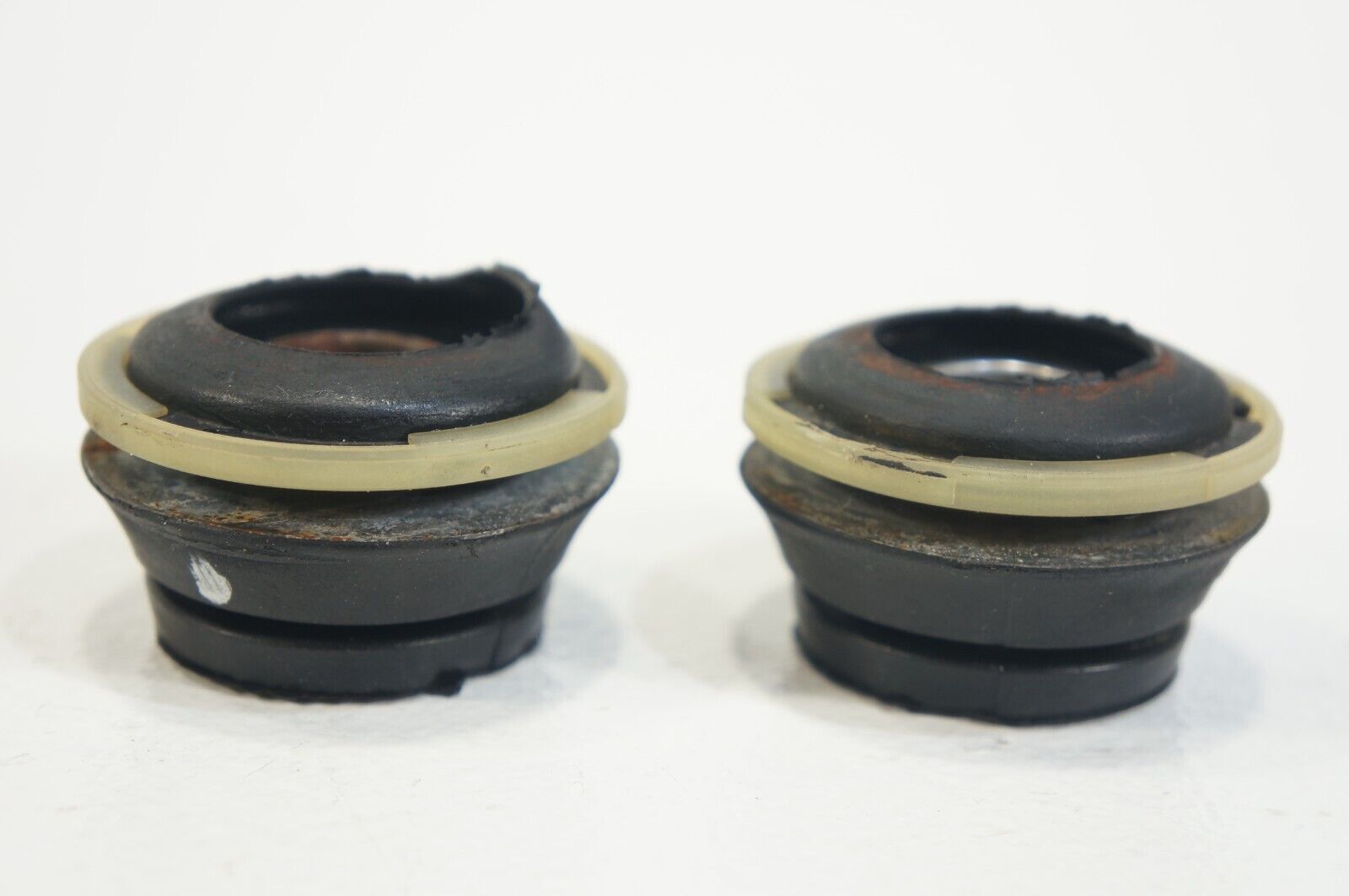 03-10 porsche cayenne 4.5engine lower bottom radiator bushing rubber mou... - $29.87