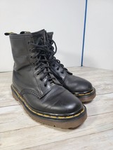 Dr. Martens Youth Size 2.5 Black Boots Air Wair with Bouncing Soles - $951.78 MXN